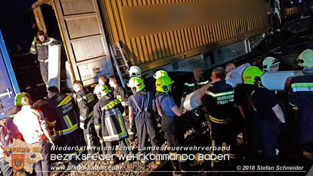 20180414 Brand mehrerer Güterwaggons im Bahnhof Pfaffstätten  Foto: © Stefan Schneider BFKDO BADEN