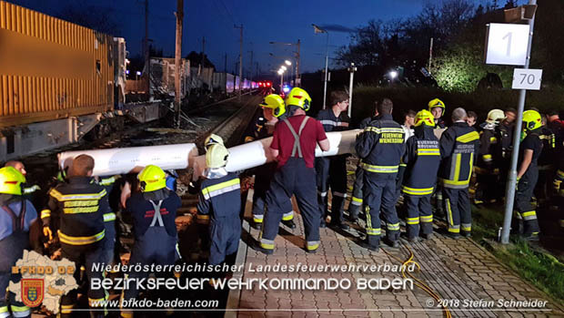 20180414 Brand mehrerer Güterwaggons im Bahnhof Pfaffstätten  Foto: © Stefan Schneider BFKDO BADEN