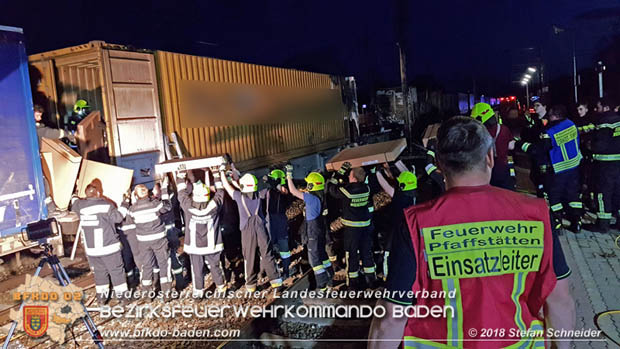 20180414 Brand mehrerer Güterwaggons im Bahnhof Pfaffstätten  Foto: © Stefan Schneider BFKDO BADEN