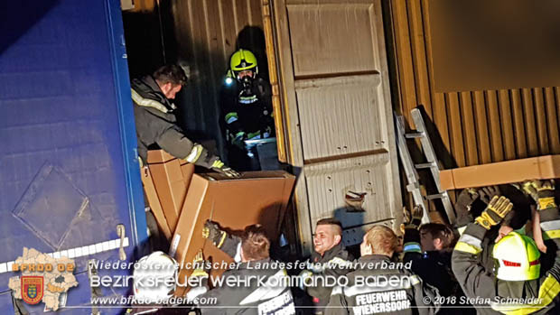 20180414 Brand mehrerer Güterwaggons im Bahnhof Pfaffstätten  Foto: © Stefan Schneider BFKDO BADEN