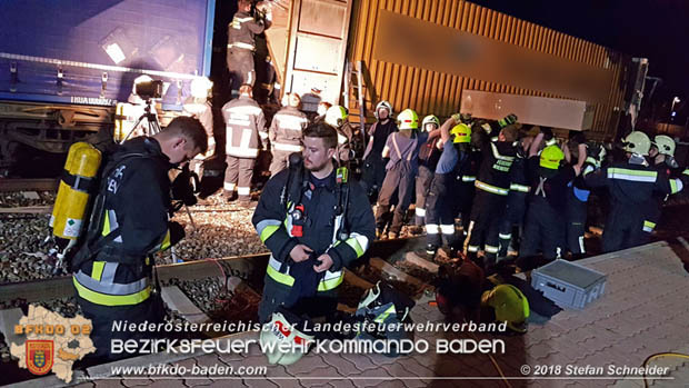 20180414 Brand mehrerer Güterwaggons im Bahnhof Pfaffstätten  Foto: © Stefan Schneider BFKDO BADEN