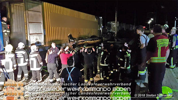 20180414 Brand mehrerer Güterwaggons im Bahnhof Pfaffstätten  Foto: © Stefan Schneider BFKDO BADEN