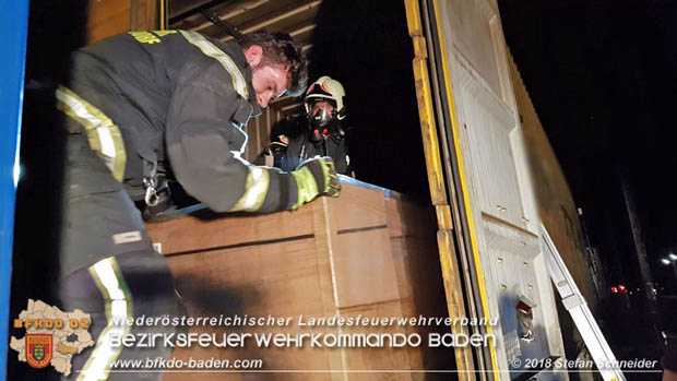 20180414 Brand mehrerer Güterwaggons im Bahnhof Pfaffstätten  Foto: © Stefan Schneider BFKDO BADEN