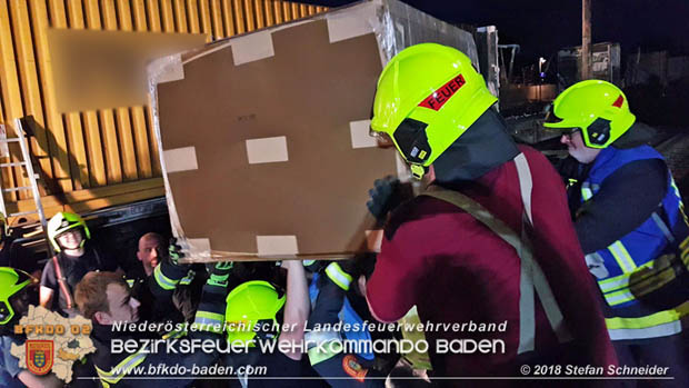 20180414 Brand mehrerer Güterwaggons im Bahnhof Pfaffstätten  Foto: © Stefan Schneider BFKDO BADEN