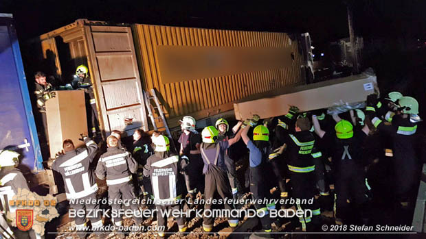20180414 Brand mehrerer Güterwaggons im Bahnhof Pfaffstätten  Foto: © Stefan Schneider BFKDO BADEN