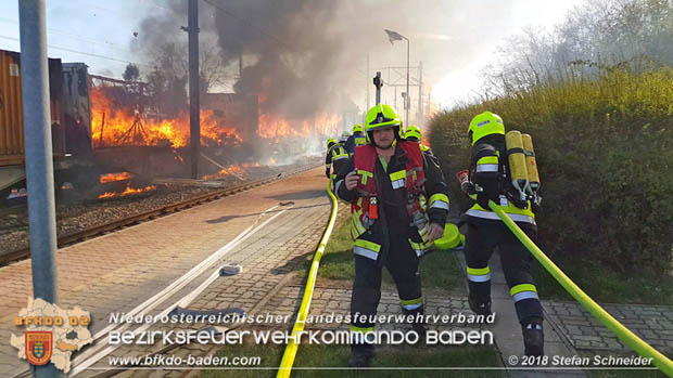 20180414 Brand mehrerer Güterwaggons im Bahnhof Pfaffstätten  Foto: © Stefan Schneider BFKDO BADEN