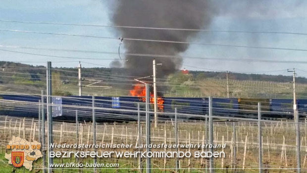 0180414 Brand me20180414 Brand mehrerer Güterwaggons im Bahnhof Pfaffstätten  Foto: © FF Pfaffstätten