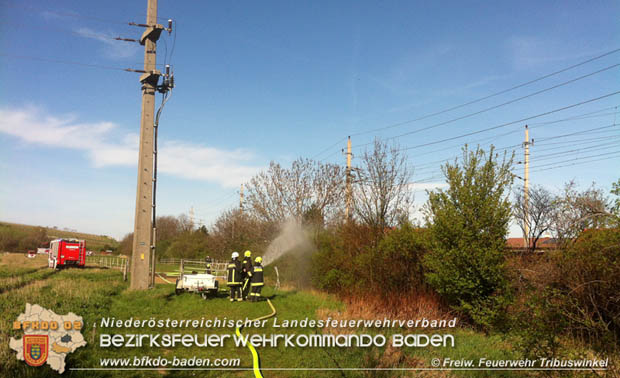 0180414 Brand mehrerer Güterwaggons im Bahnhof Pfaffstätten  Foto: © Ferdinand Bartmann FF Tribuswinkel