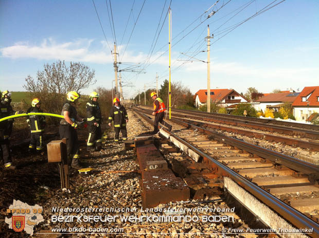 0180414 Brand mehrerer Güterwaggons im Bahnhof Pfaffstätten  Foto: © Ferdinand Bartmann FF Tribuswinkel