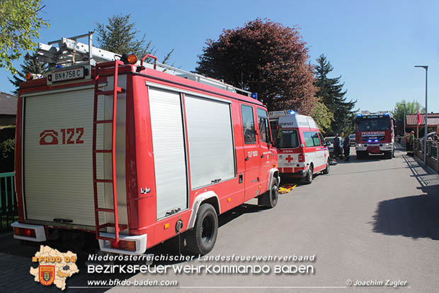 20180421 Pensionist stürzt in Lichtschacht Foto: © Joachim Zagler Presseteam BFK Baden 20180421 Pensionist stürzt in Lichtschacht Foto: © Joachim Zagler Presseteam BFK Baden