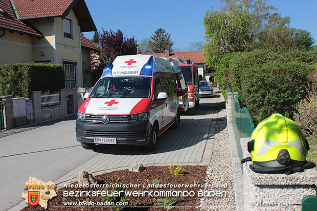20180421 Pensionist stürzt in Lichtschacht Foto: © Joachim Zagler Presseteam BFK Baden 20180421 Pensionist stürzt in Lichtschacht Foto: © Joachim Zagler Presseteam BFK Baden