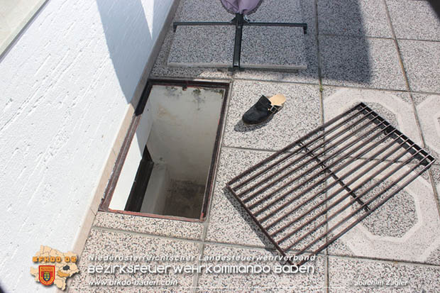 20180421 Pensionist stürzt in Lichtschacht Foto: © Joachim Zagler Presseteam BFK Baden 20180421 Pensionist stürzt in Lichtschacht Foto: © Joachim Zagler Presseteam BFK Baden
