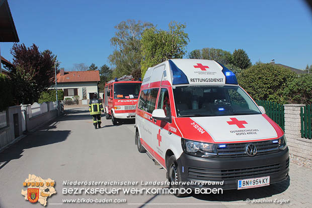 20180421 Pensionist stürzt in Lichtschacht  Foto: © Joachim Zagler Presseteam BFK Baden