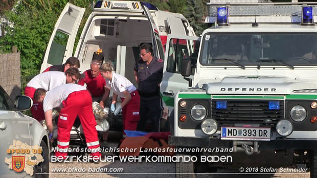 20180505 Feuerwehr Pfaffstätten unterstützt Rettungsdienst bei Person in Notlage  Foto: Stefan Schneider BFK Baden
