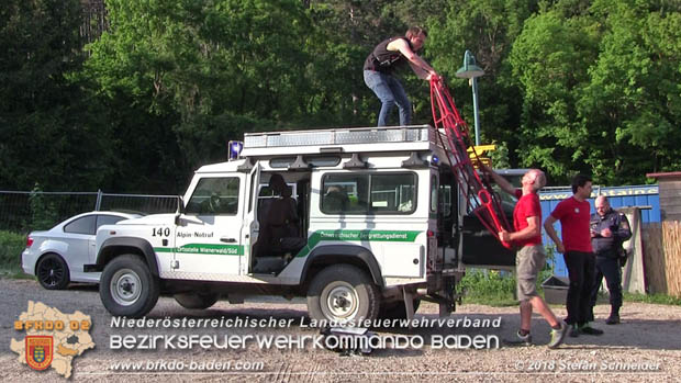 20180505 Feuerwehr Pfaffstätten unterstützt Rettungsdienst bei Person in Notlage  Foto: Stefan Schneider BFK Baden