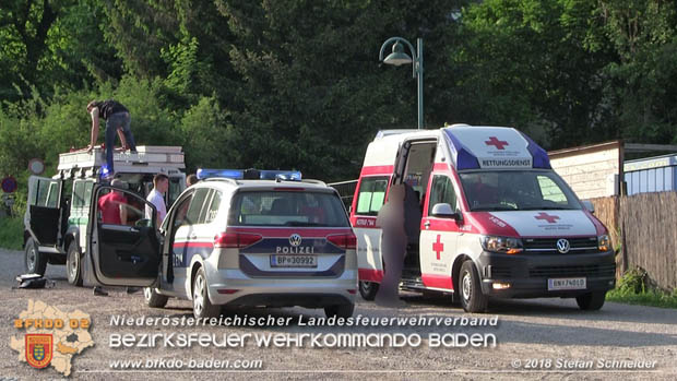 20180505 Feuerwehr Pfaffstätten unterstützt Rettungsdienst bei Person in Notlage  Foto: Stefan Schneider BFK Baden