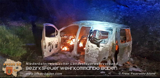 20180509 Nächtlicher Fahrzeugbrand auf der A21 im Bezirk Baden Foto: © Freiwillige Feuerwehr Alland 20180509 Nächtlicher Fahrzeugbrand auf der A21 im Bezirk Baden Foto: © Freiwillige Feuerwehr Alland