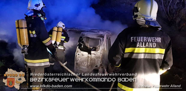 20180509 Nächtlicher Fahrzeugbrand auf der A21 im Bezirk Baden  Foto: © Freiwillige Feuerwehr Alland