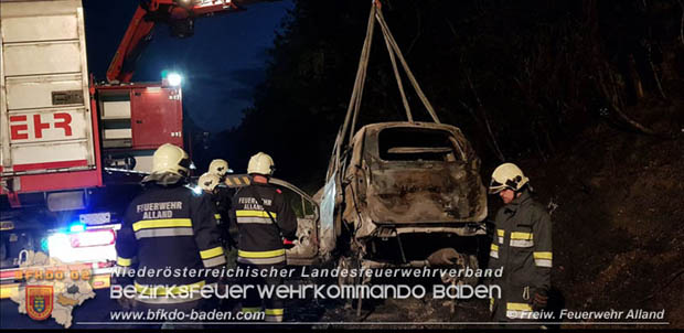 20180509 Nächtlicher Fahrzeugbrand auf der A21 im Bezirk Baden Foto: © Freiwillige Feuerwehr Alland 20180509 Nächtlicher Fahrzeugbrand auf der A21 im Bezirk Baden Foto: © Freiwillige Feuerwehr Alland