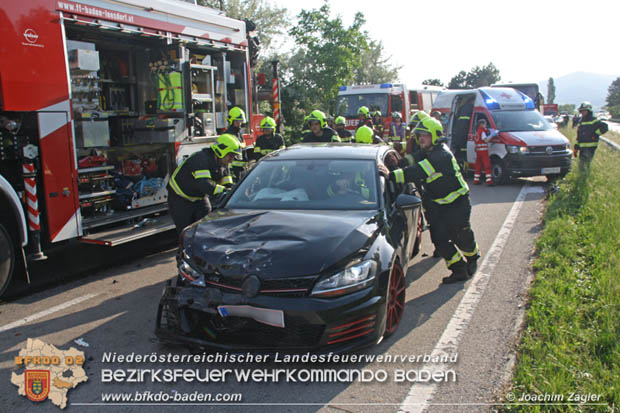 20180518 Verkehrsunfall mit Personenrettung auf der Badener Umfahrungsstraße LB210 Foto: © Joachim Zagler BFK BADEN 20180518 Verkehrsunfall mit Personenrettung auf der Badener Umfahrungsstraße LB210 Foto: © Joachim Zagler BFK BADEN