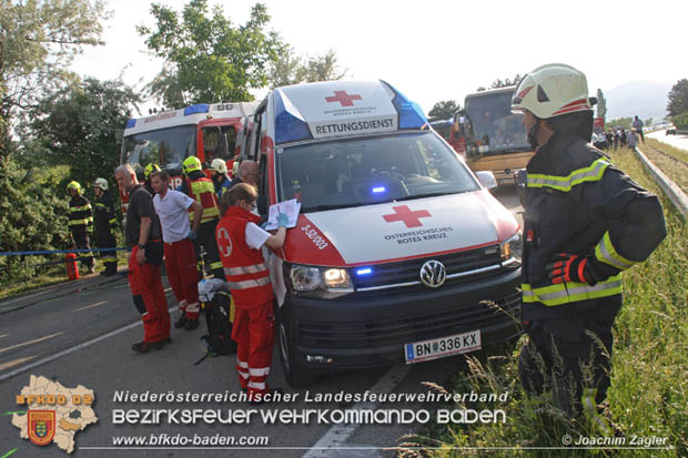 20180518 Verkehrsunfall mit Personenrettung auf der Badener Umfahrungsstraße LB210 Foto: © Joachim Zagler BFK BADEN 20180518 Verkehrsunfall mit Personenrettung auf der Badener Umfahrungsstraße LB210 Foto: © Joachim Zagler BFK BADEN