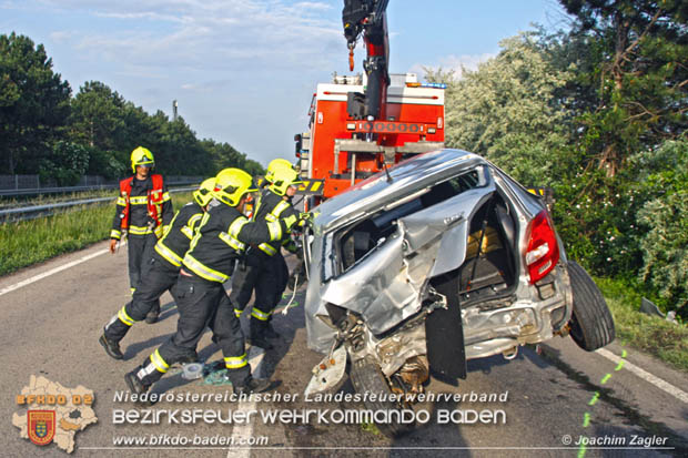 20180518 Verkehrsunfall mit Personenrettung auf der Badener Umfahrungsstraße LB210 Foto: © Joachim Zagler BFK BADEN 20180518 Verkehrsunfall mit Personenrettung auf der Badener Umfahrungsstraße LB210 Foto: © Joachim Zagler BFK BADEN