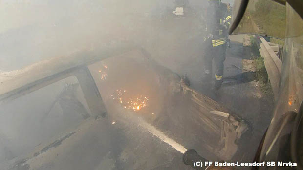 20180521 Fahrzeugvollbrand auf der A2 zwischen Baden und Bad Vöslau Foto: © SB Georg Mrvka FF Baden-Leesdorf 20180521 Fahrzeugvollbrand auf der A2 zwischen Baden und Bad Vöslau Foto: © SB Georg Mrvka FF Baden-Leesdorf