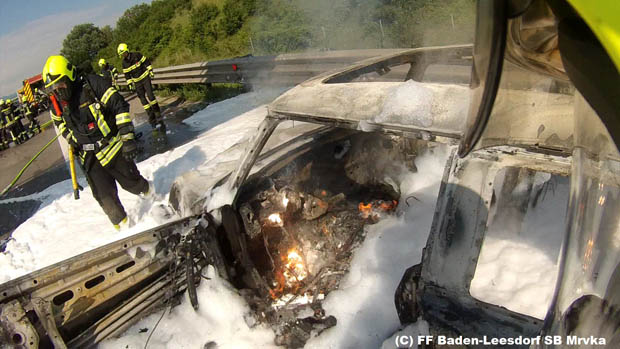 20180521 Fahrzeugvollbrand auf der A2 zwischen Baden und Bad Vöslau Foto: © SB Georg Mrvka FF Baden-Leesdorf 20180521 Fahrzeugvollbrand auf der A2 zwischen Baden und Bad Vöslau Foto: © SB Georg Mrvka FF Baden-Leesdorf