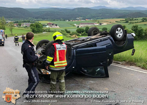 20180517 Fahrzeugüberschlag bei St.Veit a.d.Triesting "Großauer Höhe"  Foto: © Freiwillige Feuerwehr St.Veit