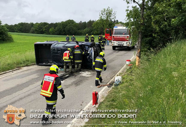 20180517 Fahrzeugüberschlag bei St.Veit a.d.Triesting "Großauer Höhe"  Foto: © Freiwillige Feuerwehr St.Veit