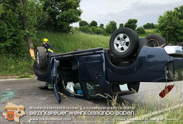 20180517 Fahrzeugüberschlag bei St.Veit a.d.Triesting "Großauer Höhe"  Foto: © Freiwillige Feuerwehr St.Veit