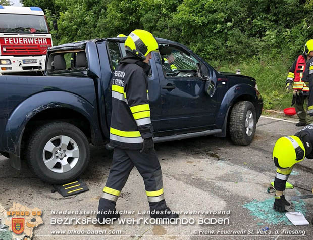 20180517 Fahrzeugüberschlag bei St.Veit a.d.Triesting "Großauer Höhe"  Foto: © Freiwillige Feuerwehr St.Veit