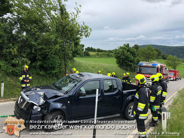20180517 Fahrzeugüberschlag bei St.Veit a.d.Triesting "Großauer Höhe"  Foto: © Freiwillige Feuerwehr St.Veit