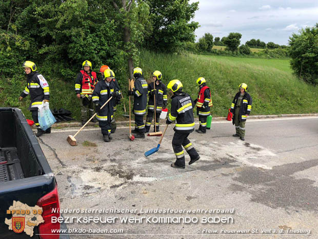 20180517 Fahrzeugüberschlag bei St.Veit a.d.Triesting "Großauer Höhe"  Foto: © Freiwillige Feuerwehr St.Veit