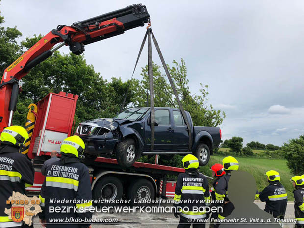 20180517 Fahrzeugüberschlag bei St.Veit a.d.Triesting "Großauer Höhe"  Foto: © Freiwillige Feuerwehr St.Veit