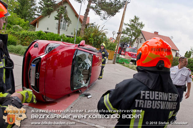 20180524 Verkehrsunfall mit Unfallgegnerflucht mitten im Tribuswinkler Wohngebiet  Foto: © Stefan Schneider
