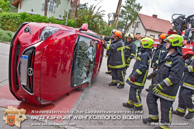20180524 Verkehrsunfall mit Unfallgegnerflucht mitten im Tribuswinkler Wohngebiet  Foto: © Stefan Schneider