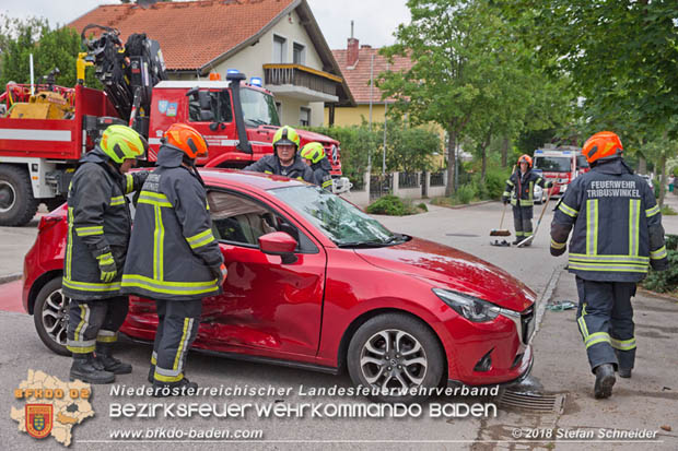 20180524 Verkehrsunfall mit Unfallgegnerflucht mitten im Tribuswinkler Wohngebiet  Foto: © Stefan Schneider