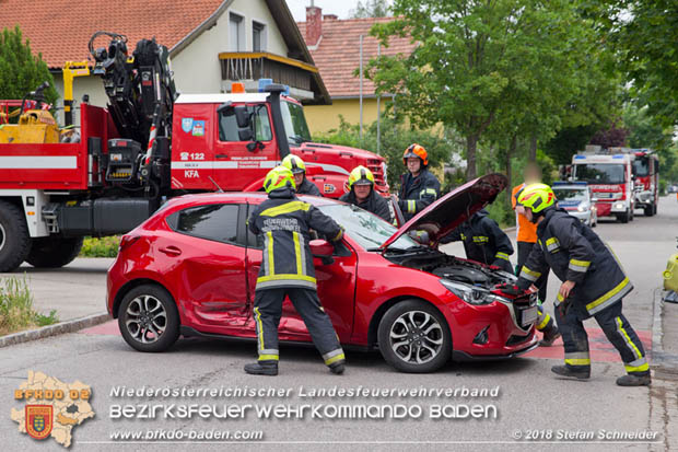 20180524 Verkehrsunfall mit Unfallgegnerflucht mitten im Tribuswinkler Wohngebiet  Foto: © Stefan Schneider