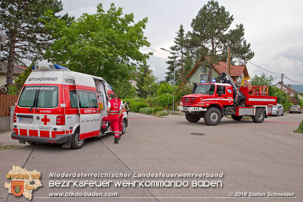 20180524 Verkehrsunfall mit Unfallgegnerflucht mitten im Tribuswinkler Wohngebiet  Foto: © Stefan Schneider