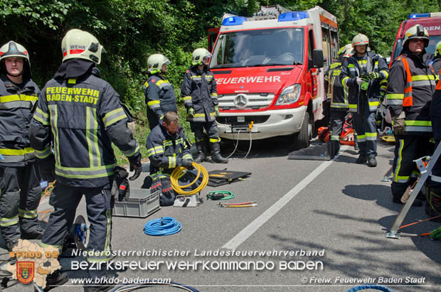 20180604 Verkehrsunfall im Helenental  Foto:  © Freiwillige Feuerwehr Baden-Stadt
