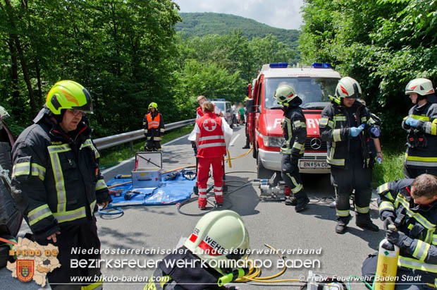20180604 Verkehrsunfall im Helenental  Foto:  © Freiwillige Feuerwehr Baden-Stadt