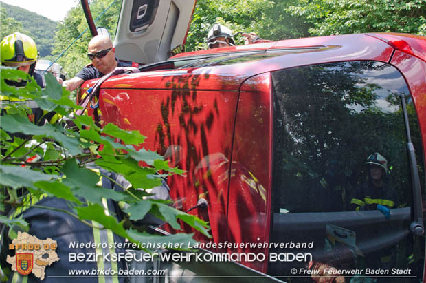 20180604 Verkehrsunfall im Helenental  Foto:  © Freiwillige Feuerwehr Baden-Stadt