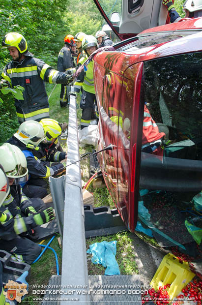 20180604 Verkehrsunfall im Helenental  Foto:  © Freiwillige Feuerwehr Baden-Stadt