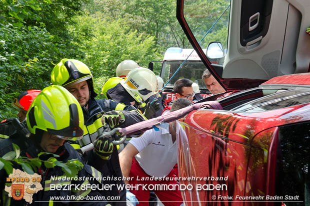 20180604 Verkehrsunfall im Helenental  Foto:  © Freiwillige Feuerwehr Baden-Stadt