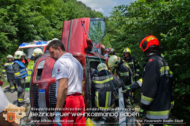20180604 Verkehrsunfall im Helenental  Foto:  © Freiwillige Feuerwehr Baden-Stadt