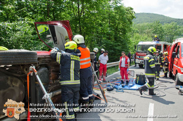 20180604 Verkehrsunfall im Helenental  Foto:  © Freiwillige Feuerwehr Baden-Stadt