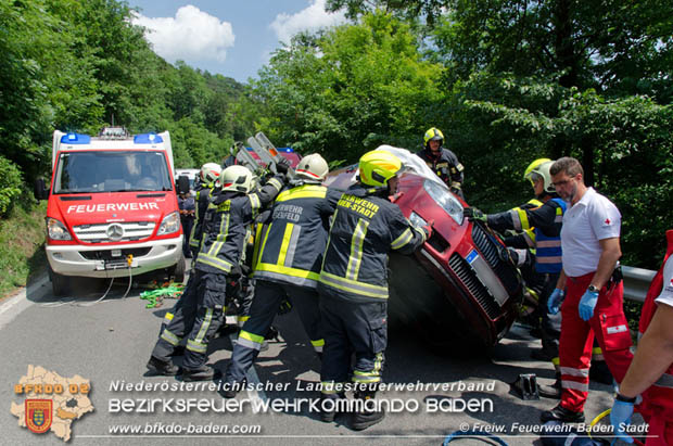 20180604 Verkehrsunfall im Helenental  Foto:  © Freiwillige Feuerwehr Baden-Stadt
