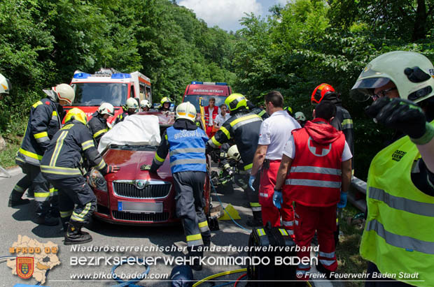 20180604 Verkehrsunfall im Helenental  Foto:  © Freiwillige Feuerwehr Baden-Stadt