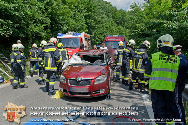 20180604 Verkehrsunfall im Helenental  Foto:  © Freiwillige Feuerwehr Baden-Stadt